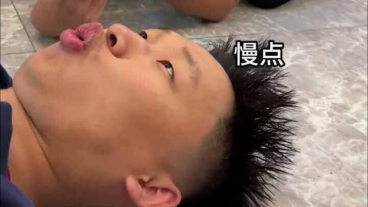 เกมเล็กๆ ฮาๆ ในห้องนอน คำเตือนน่ารัก! ดูวิดีโอแล้วหายใจได้นะ!