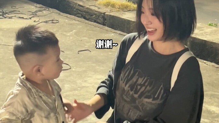 ตอนไปเยี่ยมพี่จิ่วเยว่! ช่างโชคดีเหลือเกินที่ได้เจอเด็กน้อยชาวจีนเยอะมาก ตอนแรกก็กังวลว่าจะรบกวนการซ