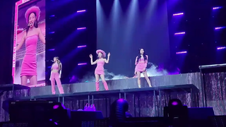 FANCAM 220215 TWICE Concert 4th World Tour III Los Angeles LA "สวัสดี" นาโมชาง