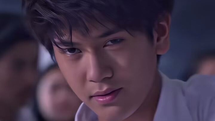 Nonton Film - Dilan 1990 (2018) Full HD    Milea (Vanesha Prescilla) awalnya masih punya pacar jarak