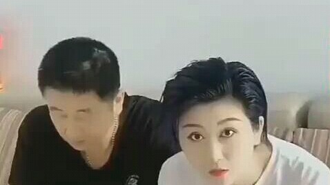 Vợ: Chẳng phải lúc nào cũng có lúc cô đơn sao?……