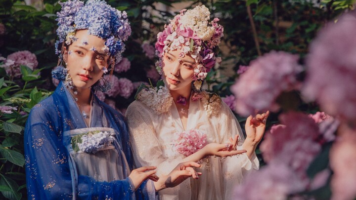 Buka dan itu takdir. Endless Summer hanya ingin menunjukkan riasan cantik dan tarian gestur orisinal