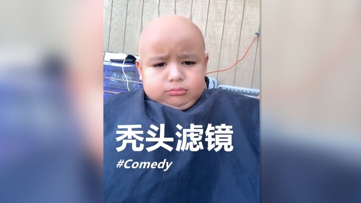 استخدم فلتر الصلع لجعل الطفل يعتقد أن رأسه أصلع 😂