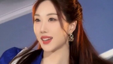 Jumped on this American cheerleading team in Beijing! Debut-Katseye