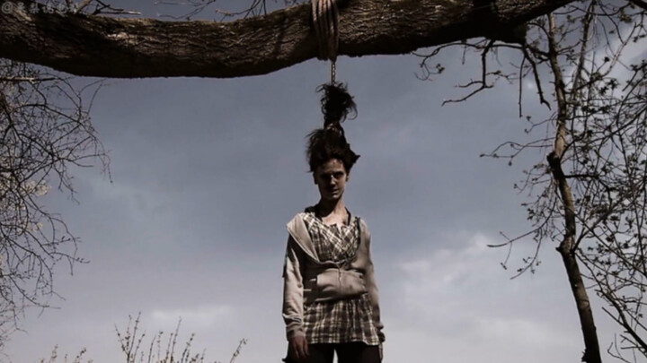 Người phụ nữ bị treo lơ lửng trên cành cây, rồi bị bắn nát đầu — “Nhật Ký Cái Chết”