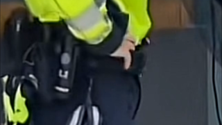 Ít người vừa nam tính lại vừa trẻ trung như vậy, quả nhiên là người đàn ông khiến cả trong và ngoài 