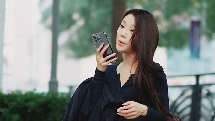 The stumbling block on the path of online romance turns out to be the boss?!