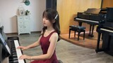 Bermain piano "Menunggu kamu keluar dari kelas"