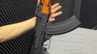 Gỗ đặc nhiều lớp, sơn ak bóng, hộp số kim loại.