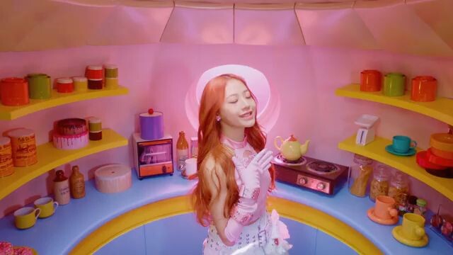 UNIS “SUPERWOMAN” OFFICIAL MV