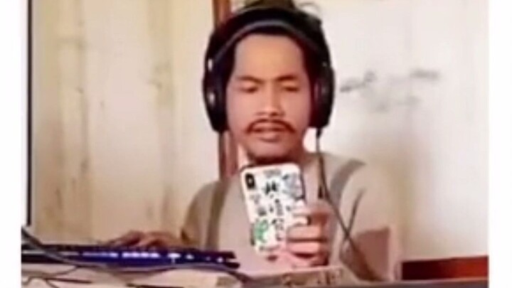 Đừng làm phiền tôi khi tôi đang viết code! Bạn trai của bạn có giống thế này không? Cùng một thế giớ