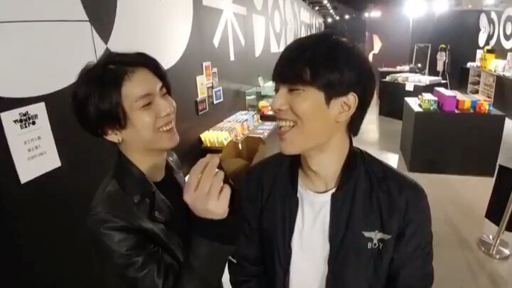 "Forever No. 1" Yu feeds Lin Zihong the cake he has eaten