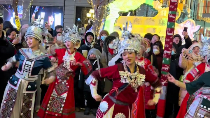 苗族的小土豆，已经把哈尔滨人征服了！还有哪个民族申请出战 小土豆勇闯哈尔滨 南方小土豆 哈尔滨旅游攻略