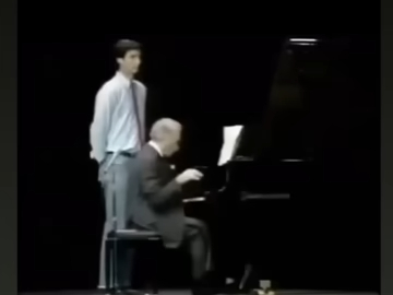 لم أكن أعرف بوجود كوميديا البيانو إلا الآن، هههه.