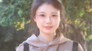 “那年她说她想出去闯一闯 回来时已经满脸浓妆 穿戴有型 惊艳又陌生