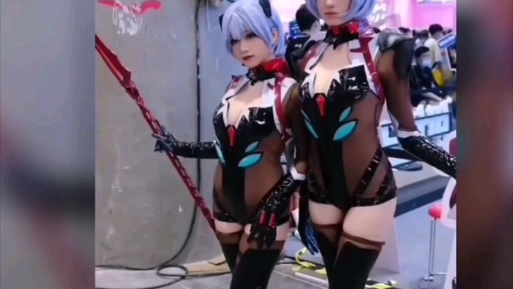 Sao lại có cô gái như thế này chứ?