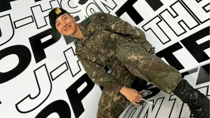 [Jeong Ho-sik] Hodae checked in at the pop-up store! He looked so handsome dancing in military unifo