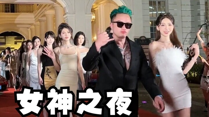 又来给兄弟们打招呼了，铺个红毯正式一点
