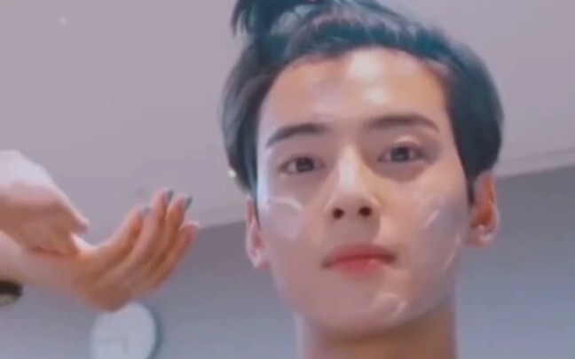 【ชาอึนอู】สมแล้วที่เป็นเจ้าของใบหน้าอัจฉริยะ แค่ลบเครื่องสำอางก็เหมือนได้สลัดฝุ่นผงแห่งโลกมนุษย์ออกไป