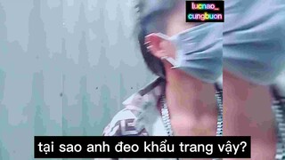 Tại sao anh đeo khẩu trang vậy?