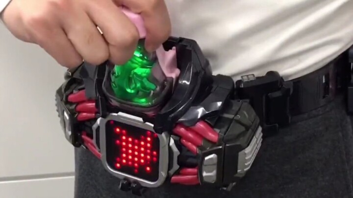 Video Demonstrasi Resmi Kamen Rider Demons Belt yang Dihubungkan dengan Segel Iblis Naga Bersayap De