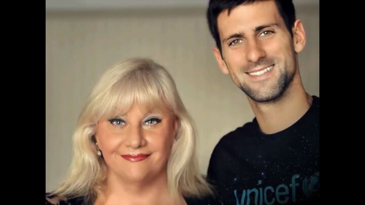 Desi teaches Novak How to use the NQB 2006 Sport tech