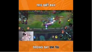 Tris biết bay trong tay em Tíu