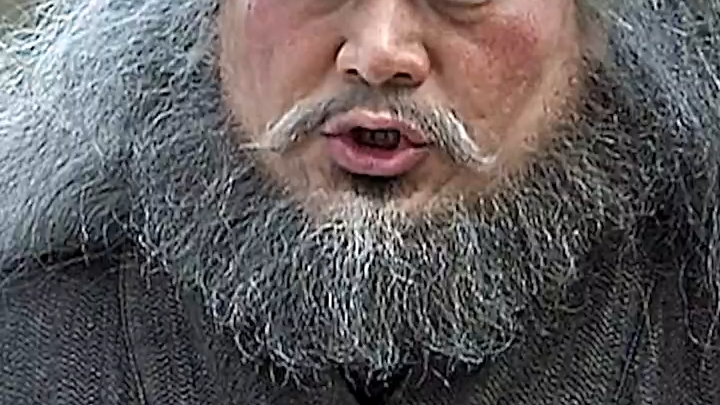 “Kapal perang terbalik hingga tenggelam, besinya belum aus; kuasah dan bersihkan sendiri untuk menge