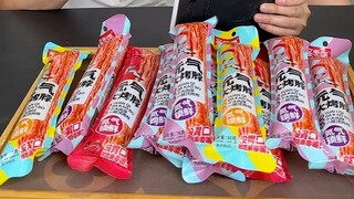 #手撕烤脖 虽然手撕烤脖，肉质紧实，很好吃，但是彬彬这个操作....#哇又便宜又好吃#零食推荐#越嚼越香