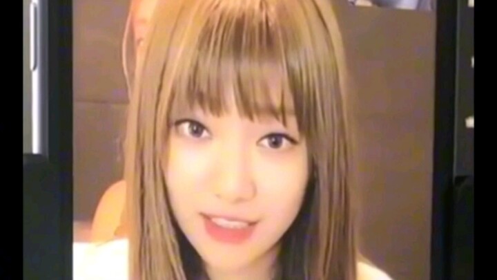 Chị gái ký tặng thực thụ của Ninh Nghệ Trác: Đã ký tặng 13 lần, trong video có 12 lần.