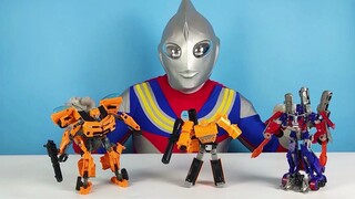 Ultraman thực sự cáu kỉnh tấn công Beria một cách tức giận, và Optimus Prime bất ngờ xuất hiện và bi