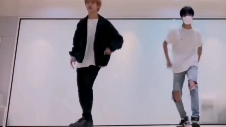 【NCT】Kể những chuyện xui xẻo mà điện thoại từng gặp phải haha, mọi người hãy nâng niu chiếc điện tho