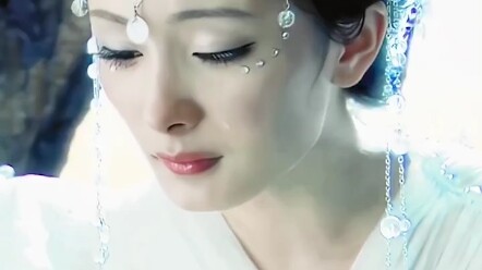 "ชุดปีศาจจิ้งจอกขาวของหยางมี่เหมือนฝันถึงเซียวเลย ใครเห็นภาพนี้แล้วนึกถึงช่วงเวลาที่ฉันฝันถึงเซียวบ้