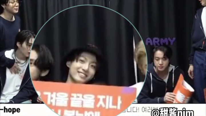 Jeon Jungkook làm việc quá sức