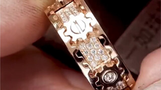 Cincin ini sangat panas, sangat keren