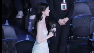 好像娱乐圈文学走进现实啊 #星光大赏路透 ＂世俗都觉得不应该，但是我还是鼓起勇气去将我的心声唱给你……＂ #娱乐圈文学