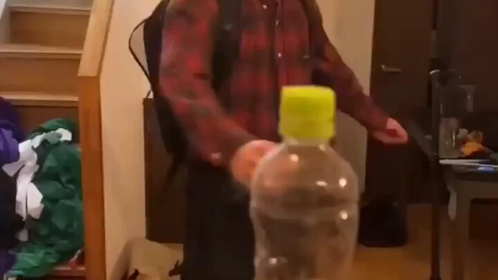 痛，太痛了这一脚