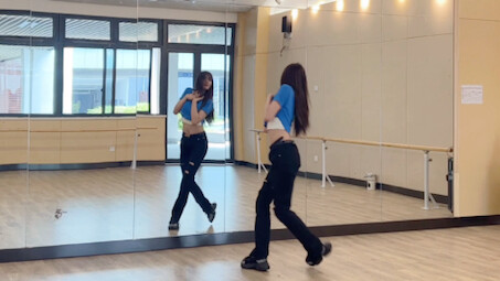 I love this song so much! Finally found a good choreography!!