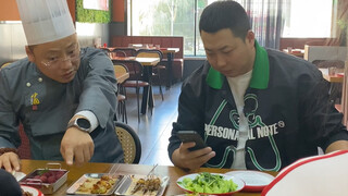 الأخ الأصغر الرابع يحظى بمساعدة شخصية عظيمة في افتتاح متجره الجديد