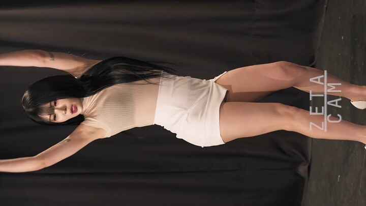 Hari ini tak ada urusan, menikmati lagu di panggung hiburan – Bomi (GIRL-CRUSH - Bomi) ♪ UNI.T - 넘어 