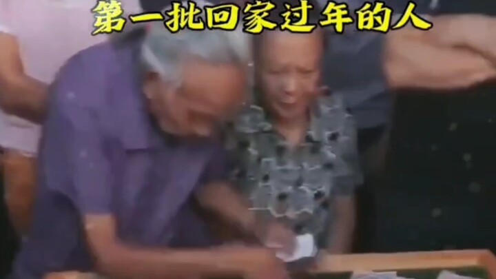 Gadog TV: Para jagoan penjudi berkumpul berjudi saat Tahun Baru Imlek.