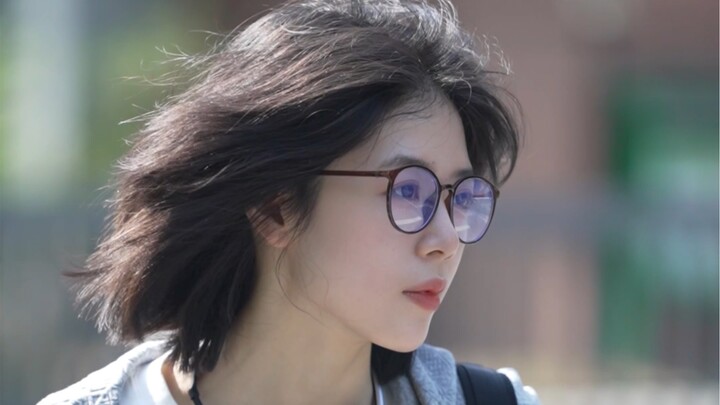 Cô gái tóc ngắn | Một tia sáng rơi xuống người tôi