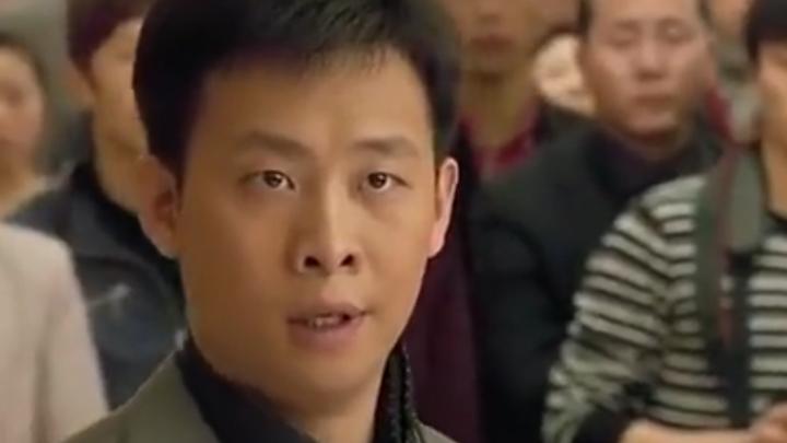 When his ex-girlfriend got married, the guy went to the wedding to snatch her away.