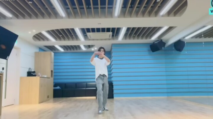 [Hwang Hyun-jin] 220810 Practice Room: Charmer — Cha-ma makes another dazzling appearance!