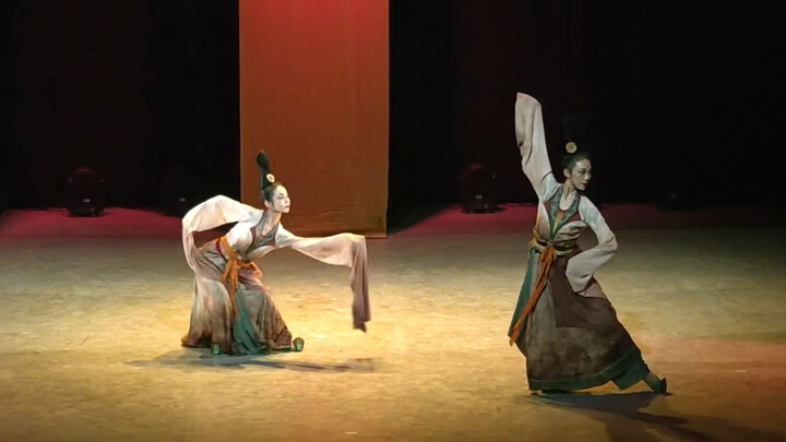 Women's duet "Zhezhi"