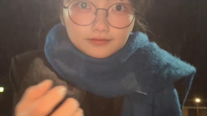 Có thể chở tôi đi quán net được không?