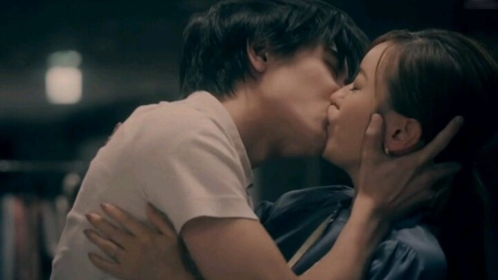 [Movie] French Kissing In The Office Cut