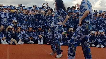 Tarian pertarungan pria dan wanita muncul secara mengejutkan di Kolese Guangling Universitas Yangzho