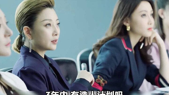 Undergrad Girl Competes with Returnee Students for the Same Job