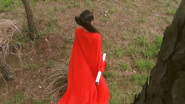 I finally understand why the audience loves watching old dramas! The costumes and makeup are so amaz